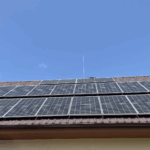 Plechová střecha s fve a hromosvodem